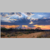 1920px-Crepuscular_rays_at_Sunset_near_Waterberg_Plateau_edit.jpg